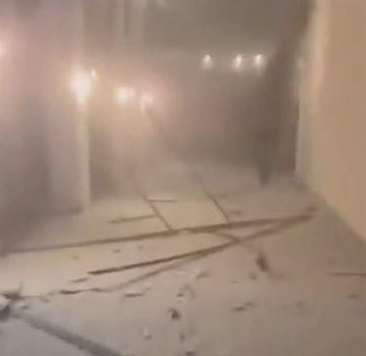 آثار الأضرار نتيجة الصواريخ الإيرانية في تل أبيب (فيديو) 