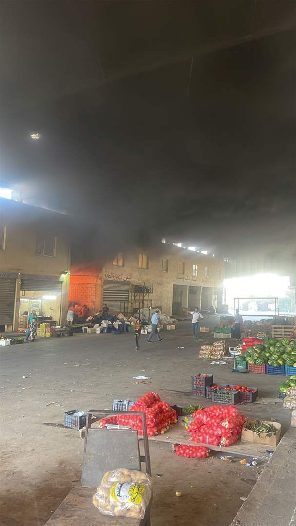 حريق كبير في سوق الخضار – النبطية (فيديو) 