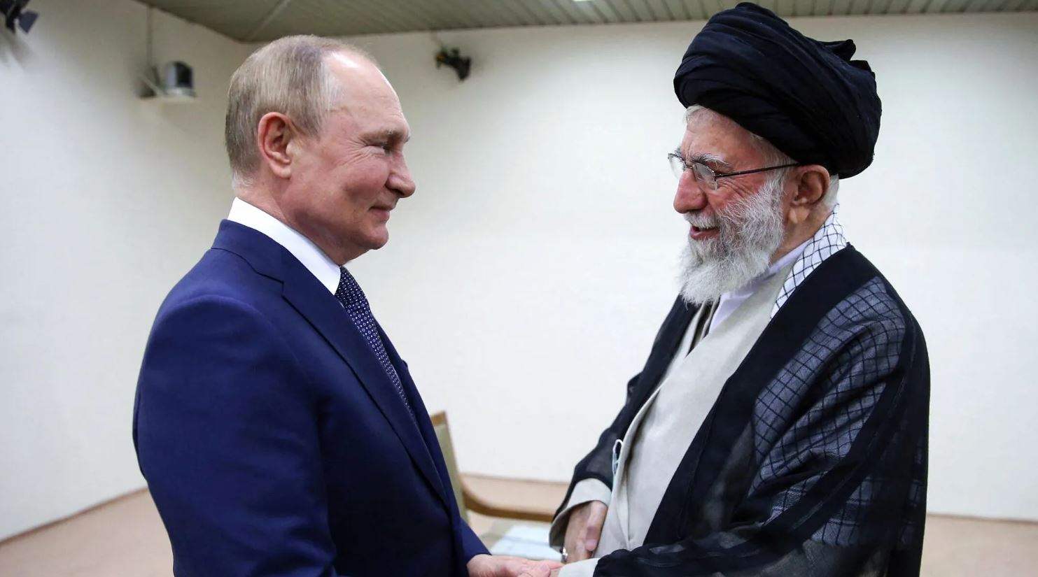 بعد حديثه مع ترامب.. بوتين ينقل "تحذيراً" إلى خامنئي