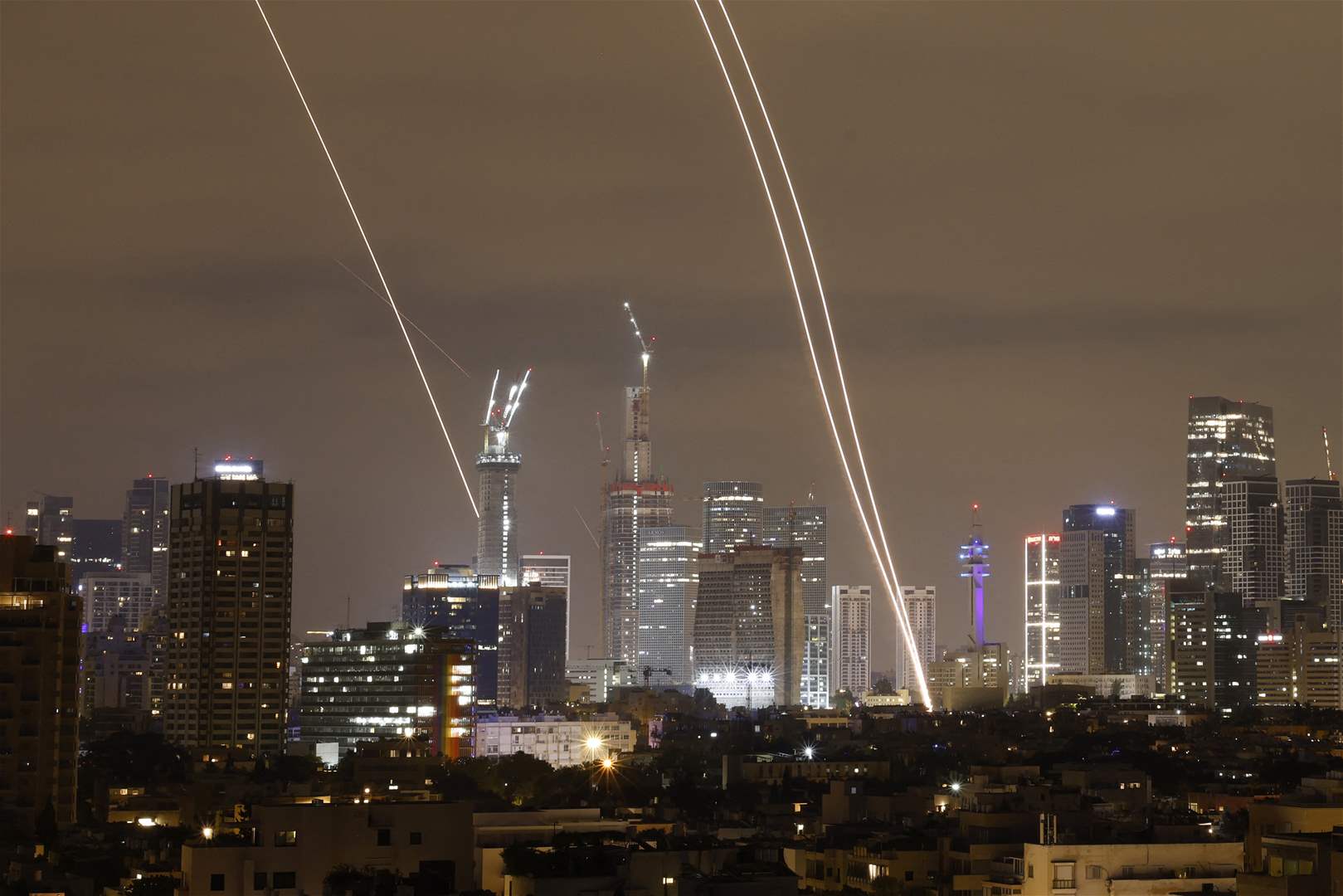 بالفيديو وبالخطأ.. إسرائيل تضرب تل أبيب!  