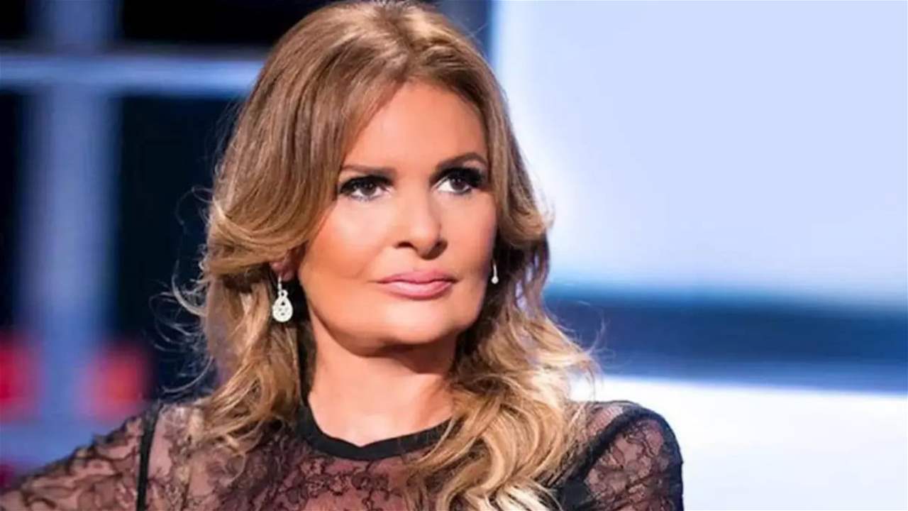 يسرا تنهار باكية بعد الحديث عن والدتها وزوجها يواسيها