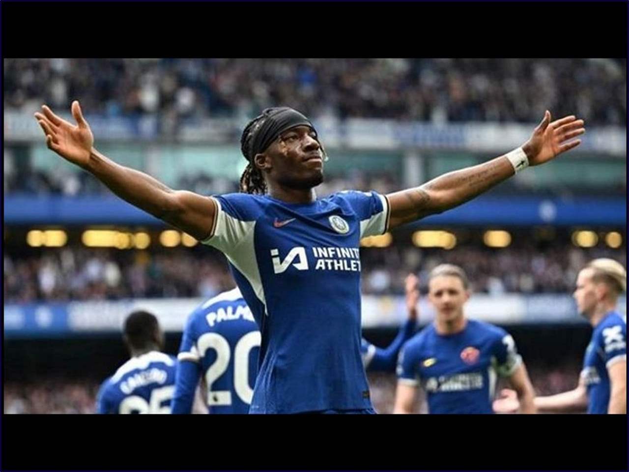 نجم تشيلسي في سهرة صاخبة بعد فوز فريقه