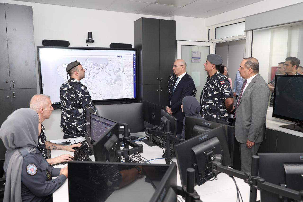 الحجار تفقد مقر قيادة شرطة بيروت 