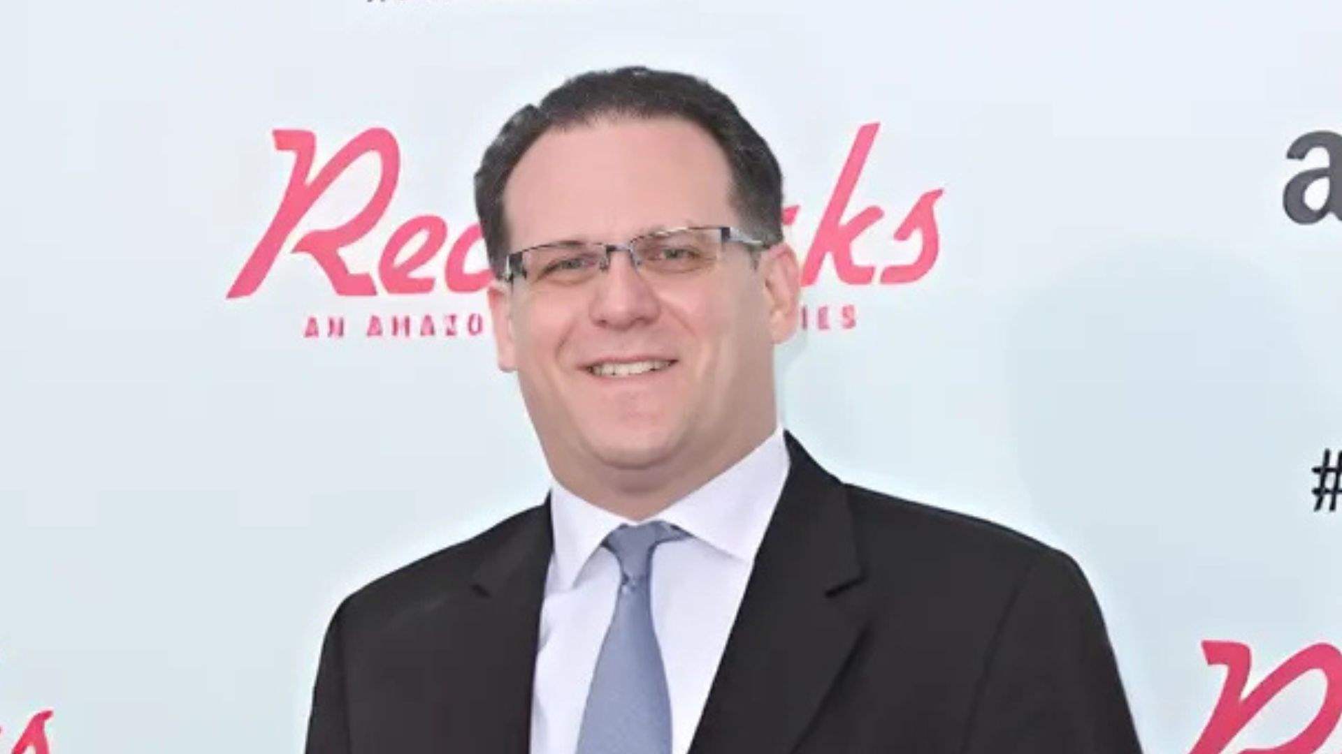 النجم الأميركي جاكوب بيرغر يرقص "الدبكة" فرحا بالضربات الايرانية على اسرائيل 