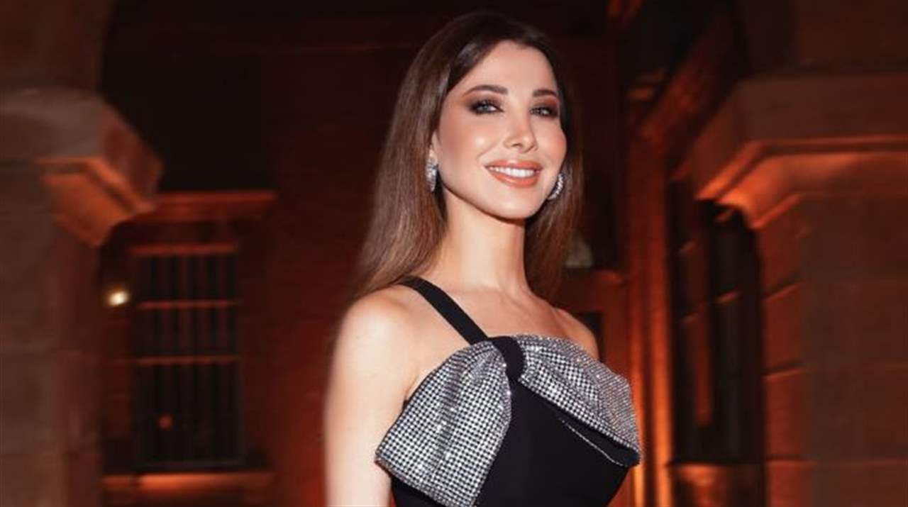 معجب يقتحم مسرح نانسي عجرم خلال حفلها في بيروت وهي تنفعل: شيطان!