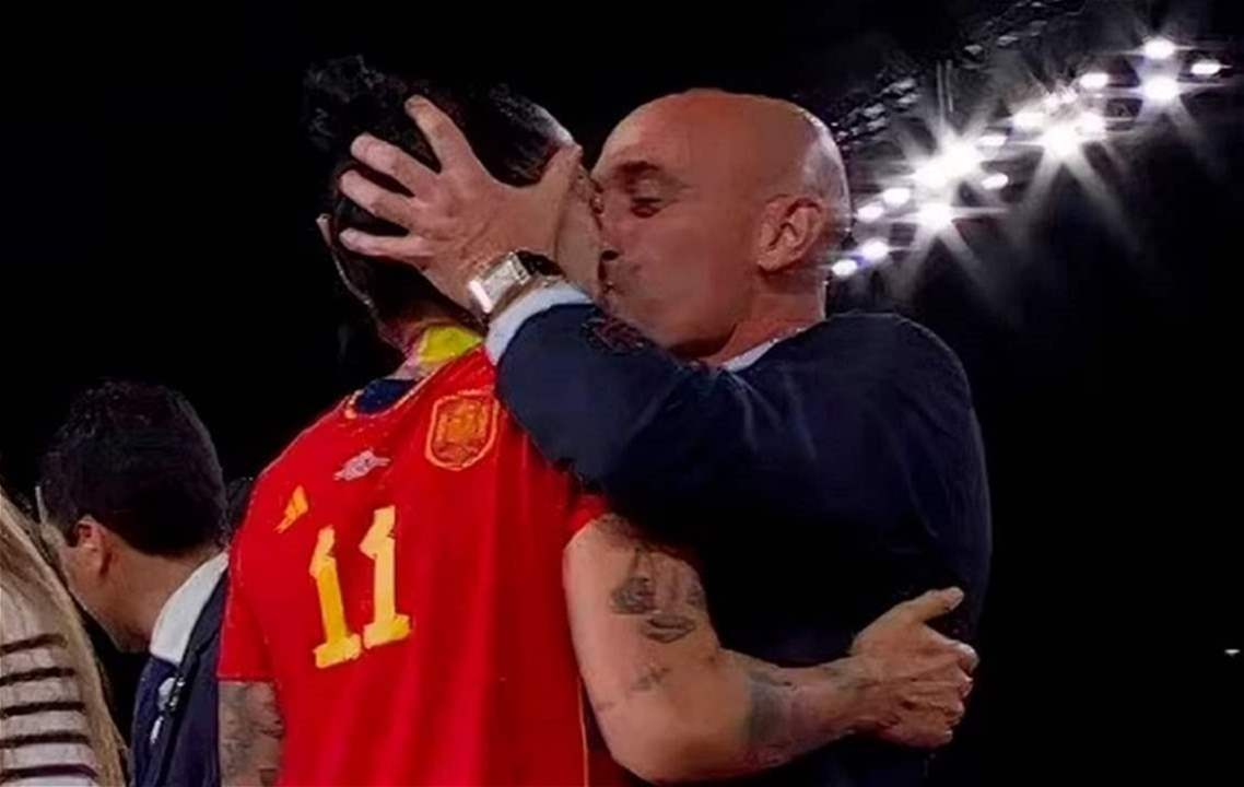 بطل "قبلة المونديال" يخسر مجدداً في المحكمة