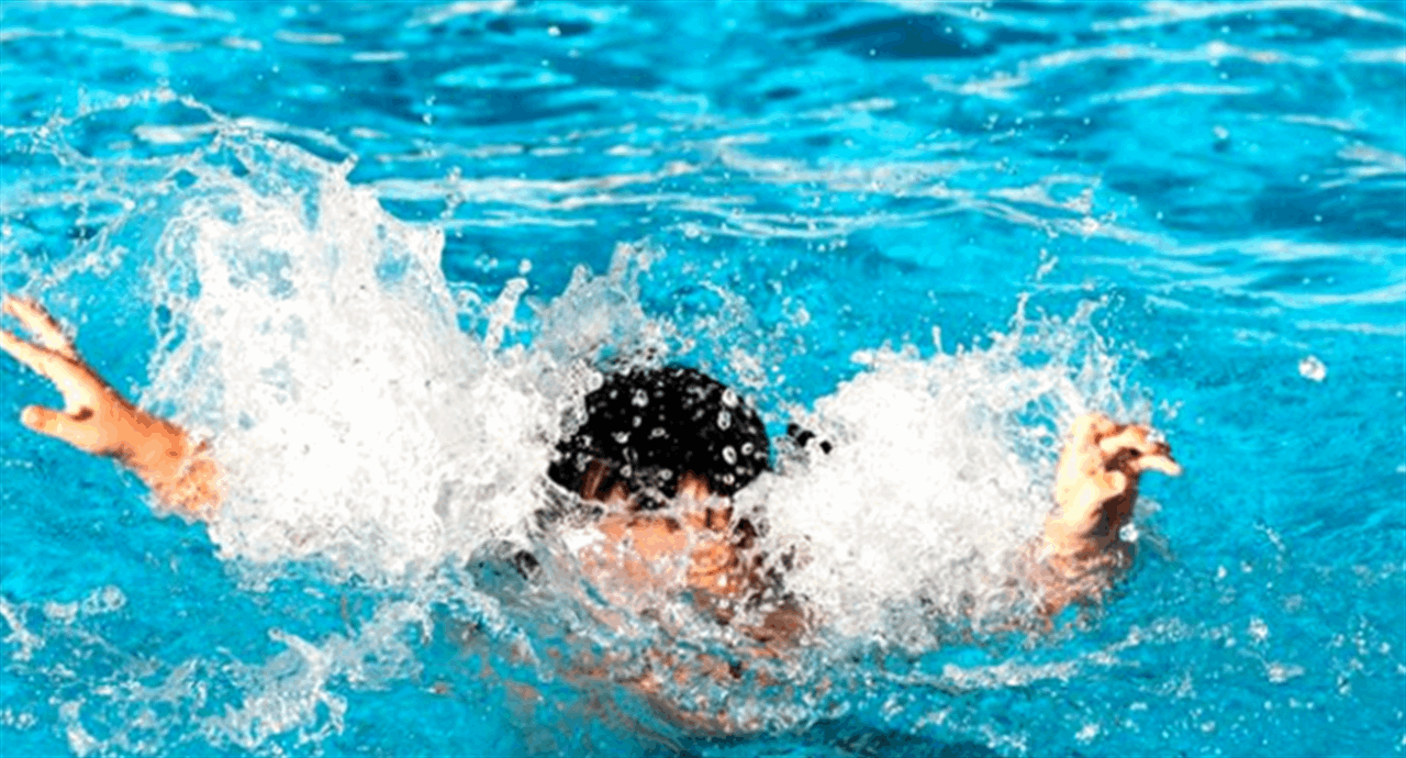 الدفاع المدني ينقذ ثلاثة غرقى ويكثف البحث عن الرابع 