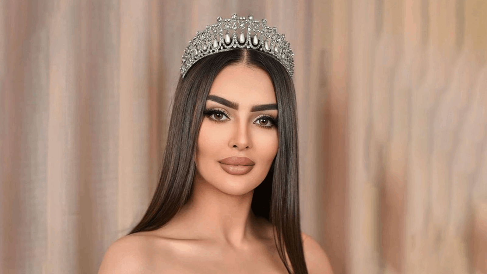 ملكة جمال السعودية رومي القحطاني بإطلالة مثيرة للجدل.. نحافة مفرطة وماذا عن حاجبيها؟ 