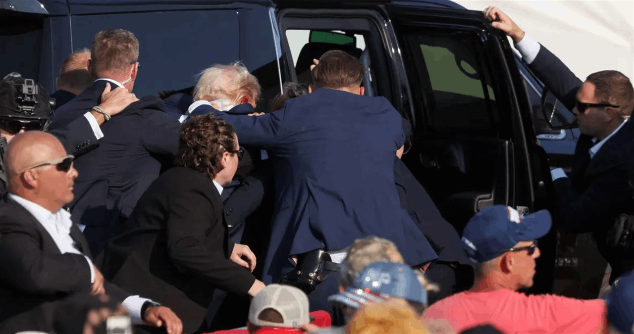 كتاب جديد يكشف &quot;تفاصيل مثيرة&quot; عن محاولة إغتيال ترامب