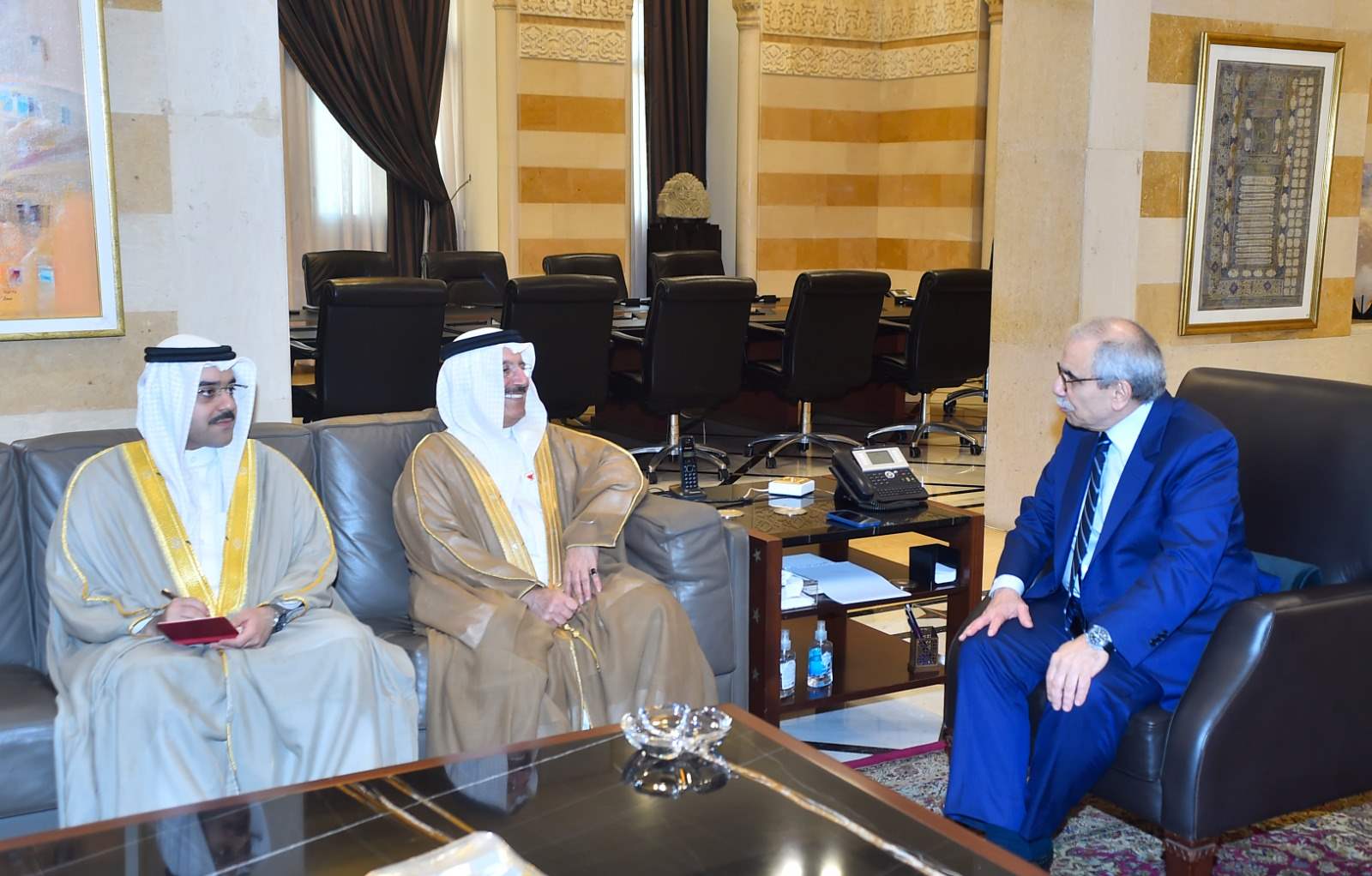 سلسلة لقاءات لرئيس مجلس الوزراء.. سلام تبلّغ من سفير البحرين عزم بلاده إعادة فتح سفارتها 