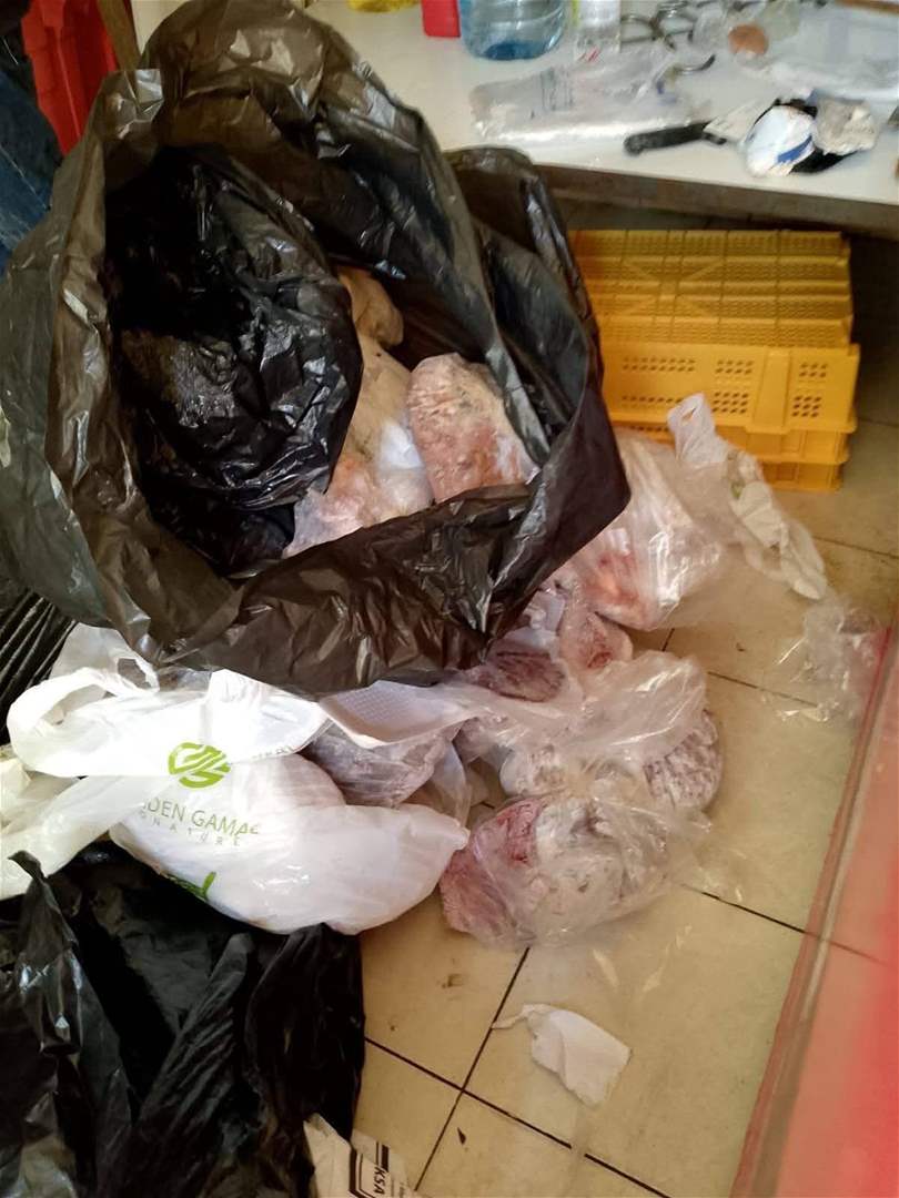  فضيحة صحية في طرابلس: ضبط لحوم فاسدة ومزوّرة في سوبرماركت شهير (صور) 