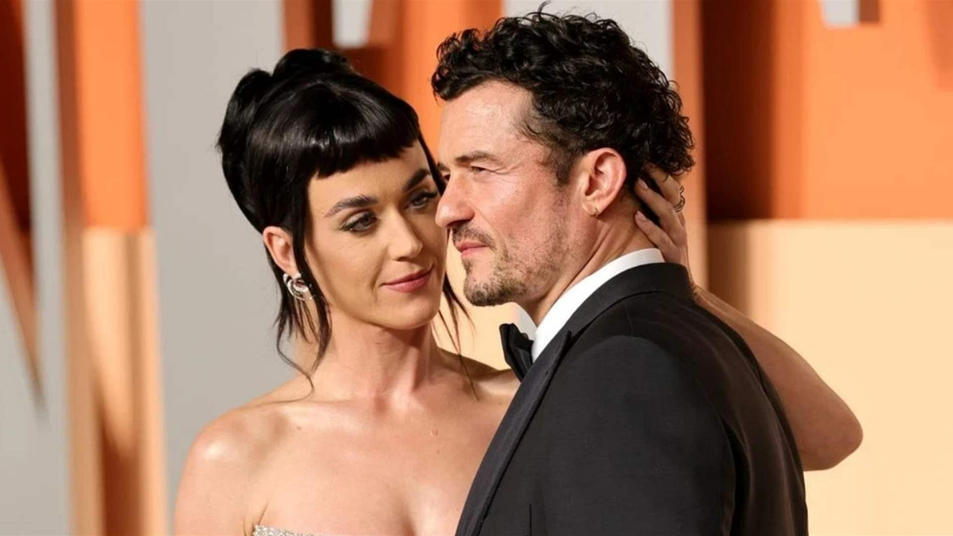 بعد اخبار انفصالها عن اورلاندو بلوم .. كاتي بيري تنهار على المسرح