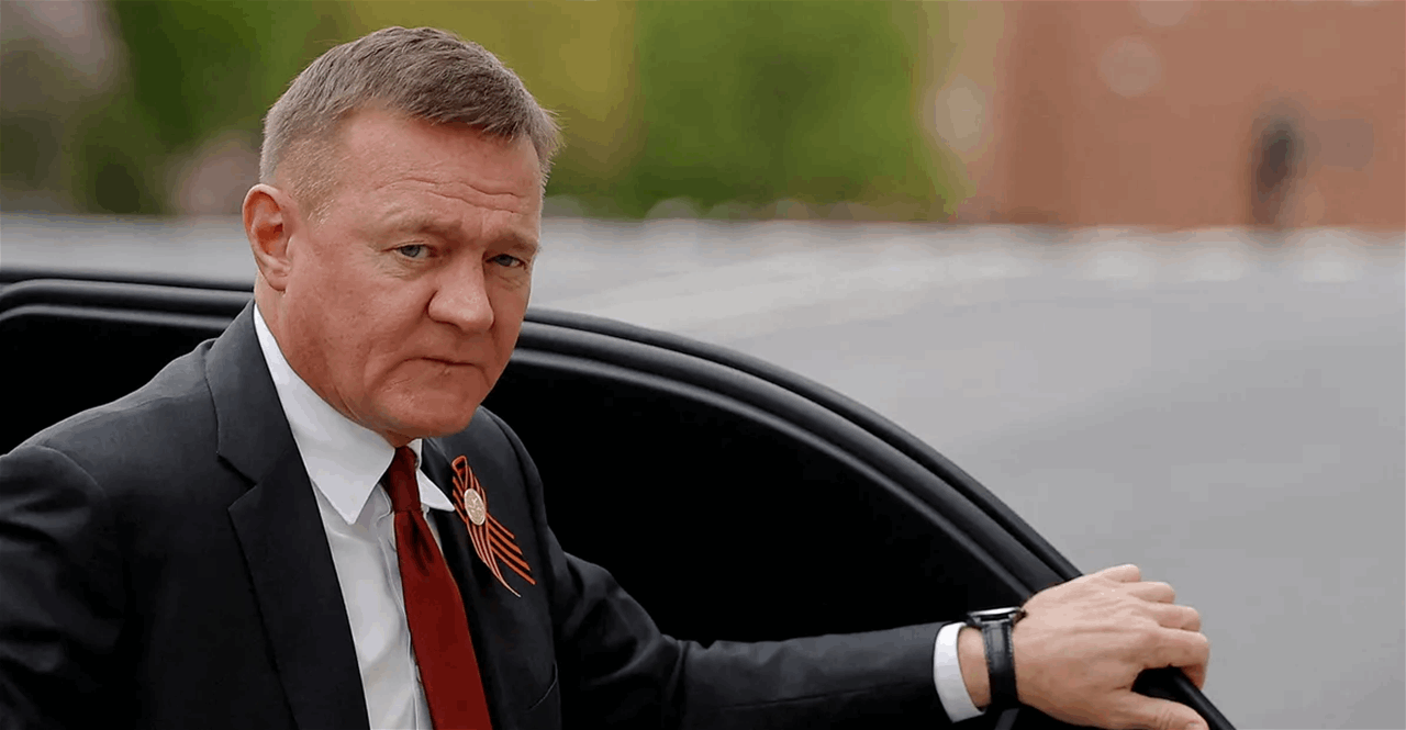 داخل سيارته.. انتحار وزير النقل الروسي بعد ساعات من إقالته