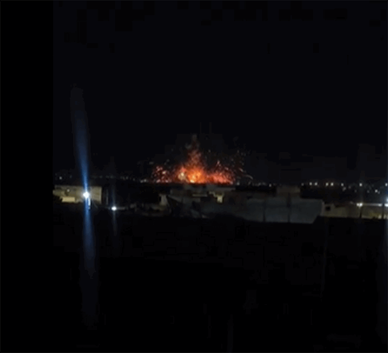 إنفجار بمستودع ذخيرة قرب بلدة الفوعة بريف إدلب (فيديو) 