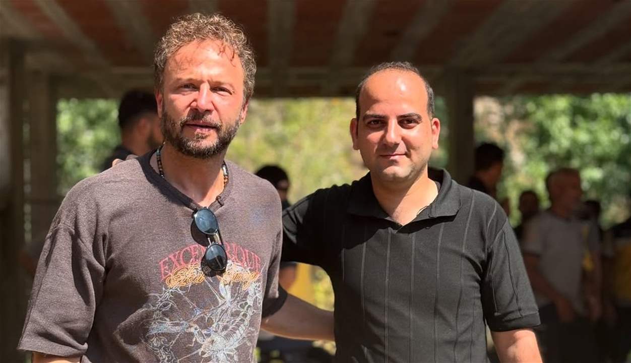 مكسيم خليل يشارك على الارض في اخماد حرائق اللاذقية