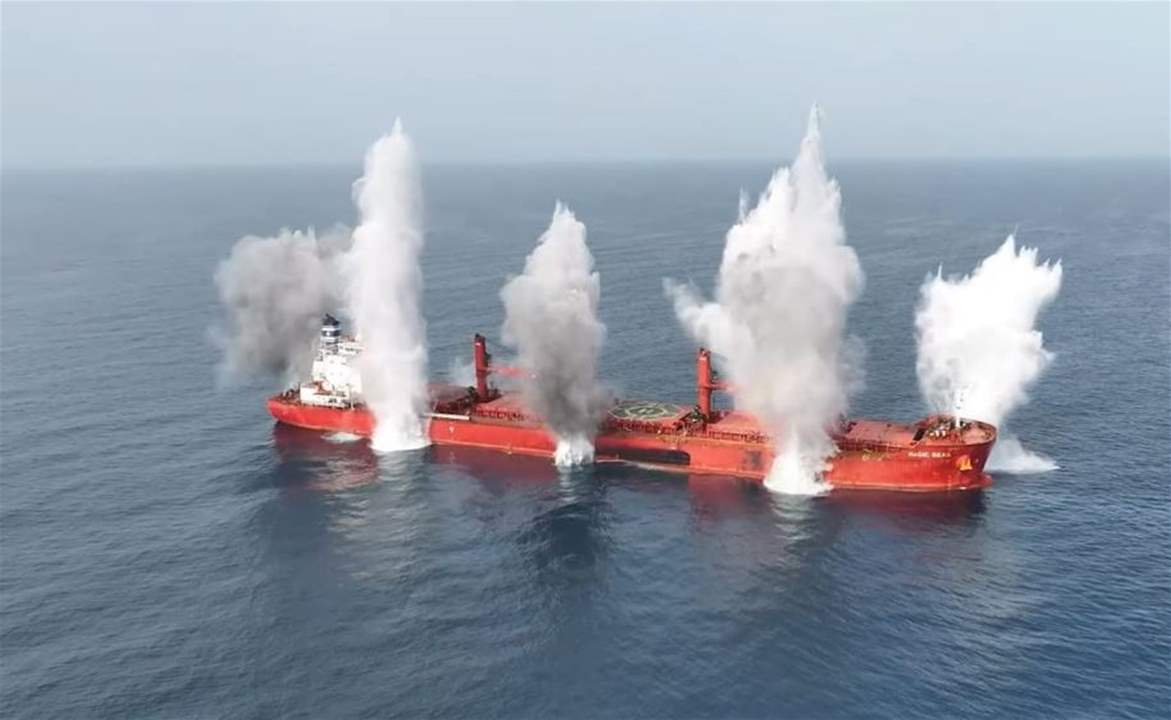 مشاهد استهداف وإغراق السفينة &quot;ماجيك سيز&quot; (فيديو) 