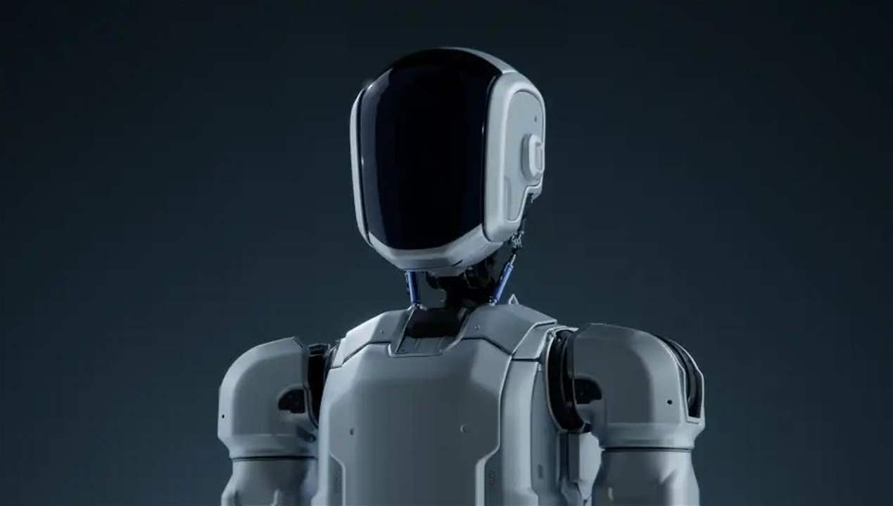 خرج بالخطأ الى الشارع.. روبوت يتجول &quot;بحذر&quot; في ديترويت (فيديو)