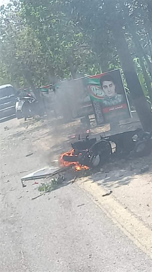 مراسل الجديد: مسيّرة إسرائيلية إستهدفت دراجة نارية في بلدة المنصوري - قضاء صور