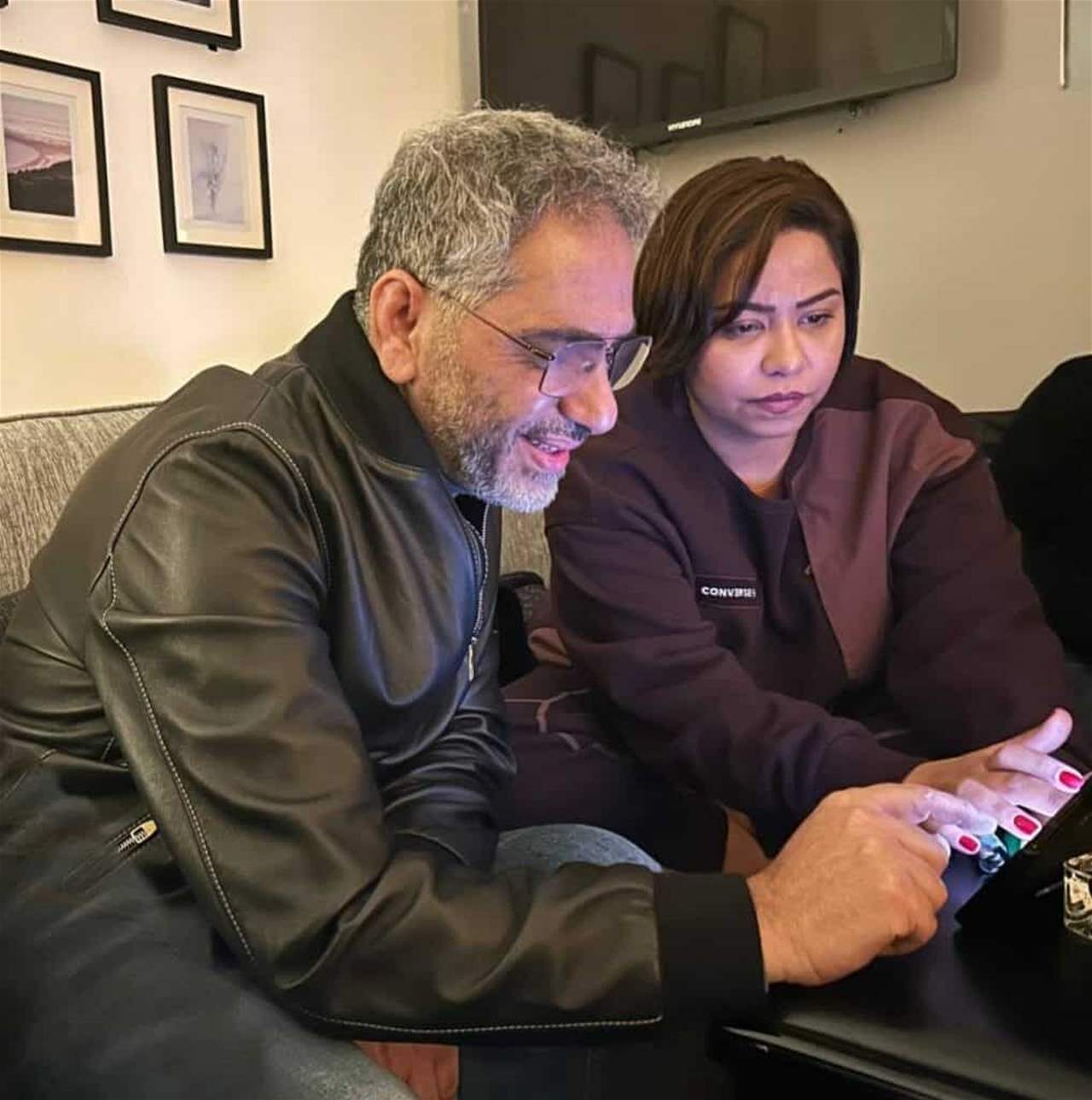 بعد قرار منعها.. شيرين عبد الوهاب تدخل مخيم عين الحلوة وتلتقي فضل شاكر