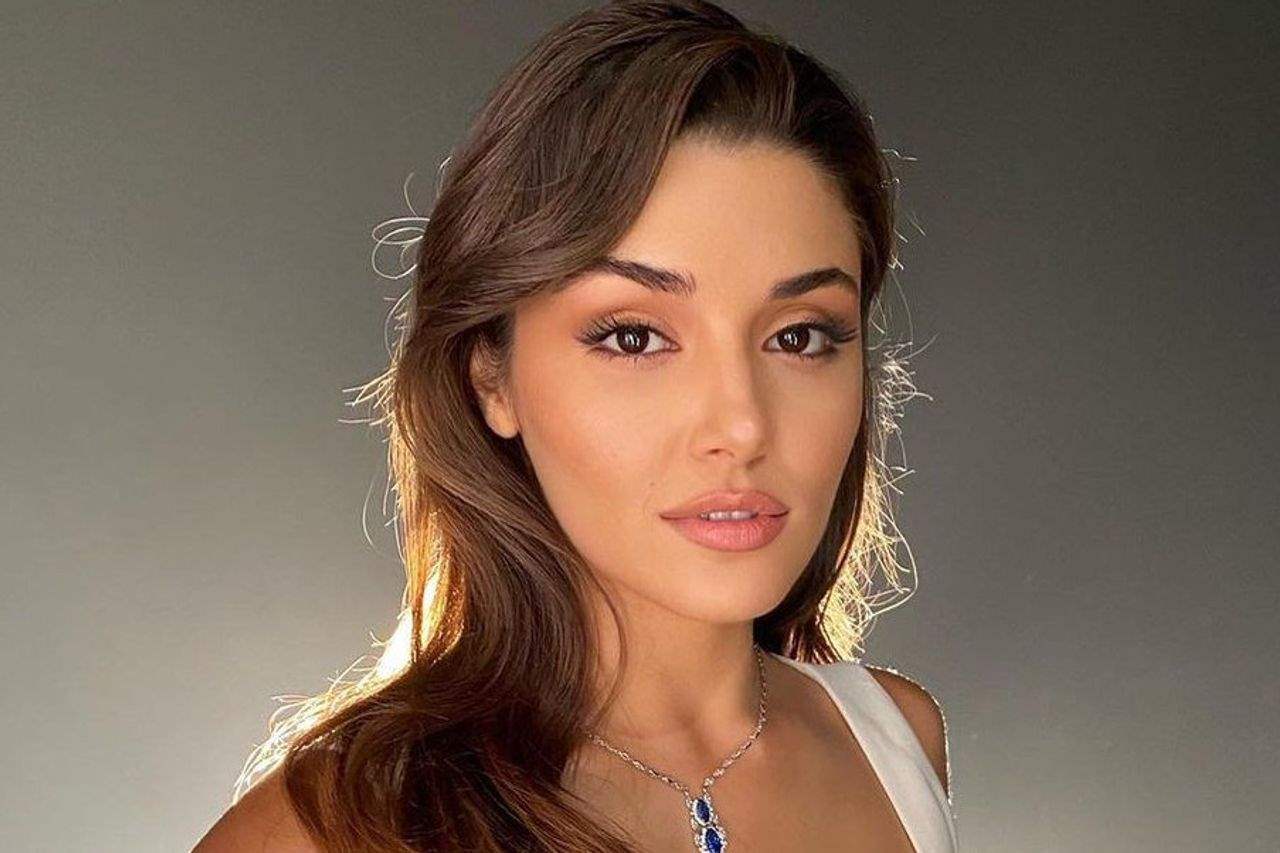 النجمة التركية هاندا ارتشيل تتحدث بتأثر عن وفاة والدتها وتعرضها للتنمر بسبب وزنها