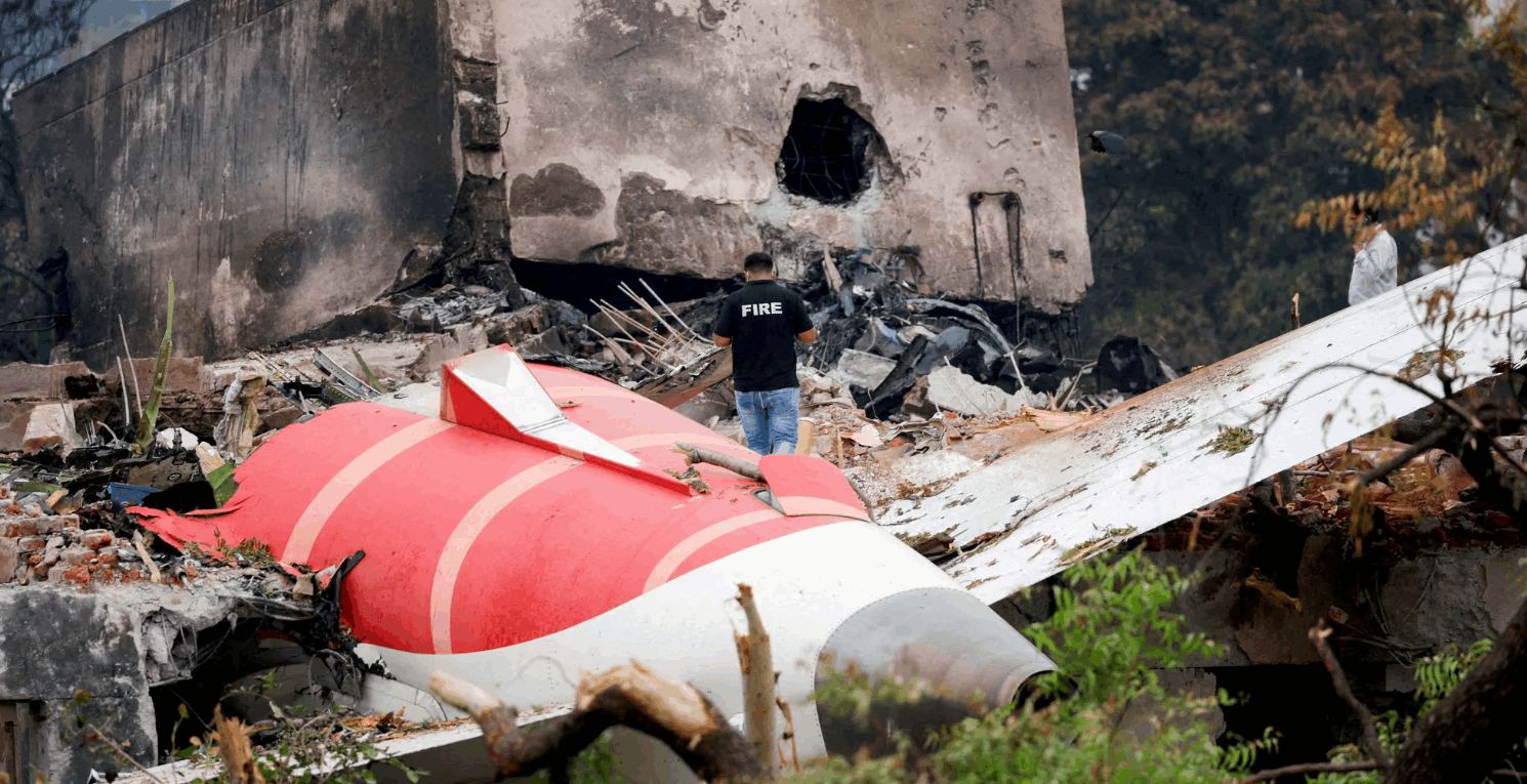 محادثة قبل الكارثة.. تحقيق جديد حول الطائرة المنكوبة!