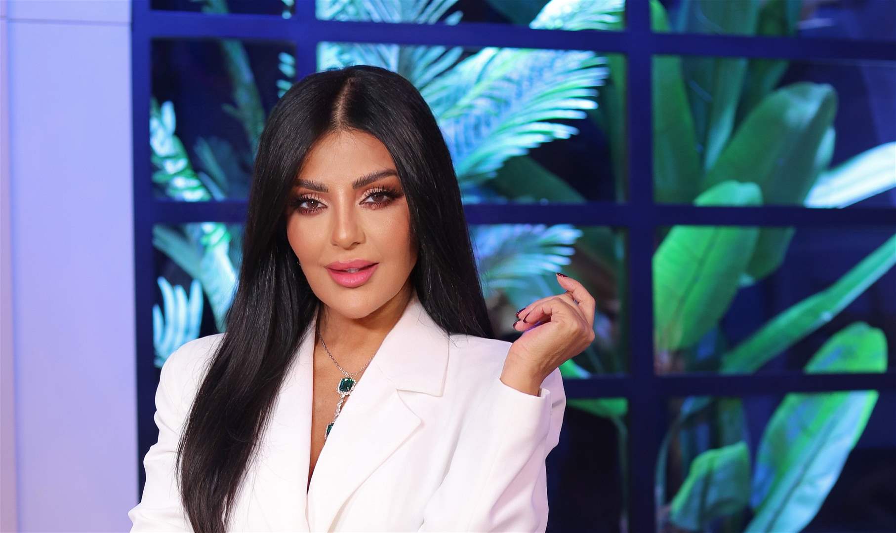 رابعة الزيات تحرج راغدة شلهوب بسؤالها والأخيرة ترفض الاجابة .. وهذا ما قالته عن السيدة فيروز