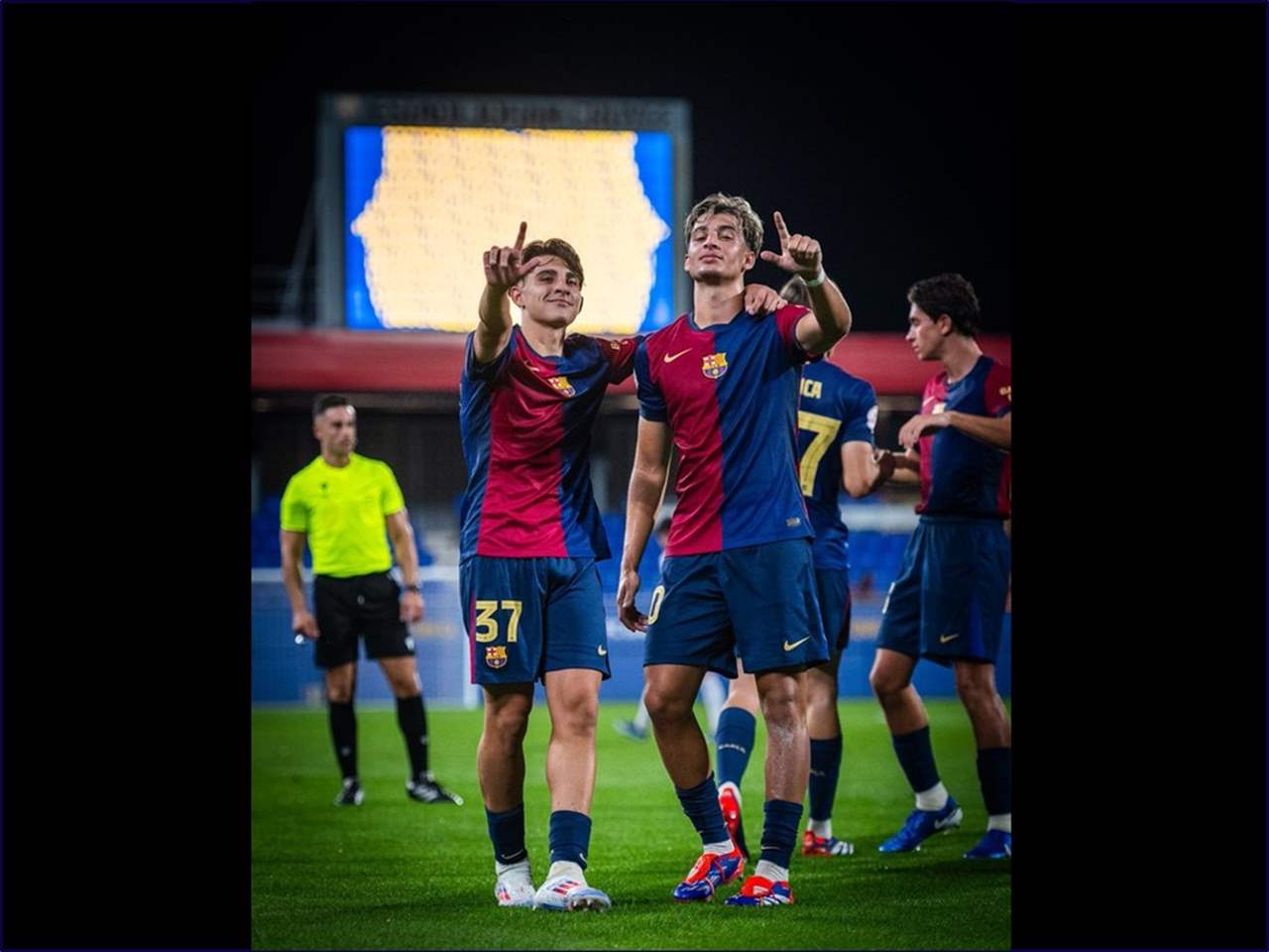 جيرارد بيكيه يسعى لاستعارة &quot;أبناء العم&quot; من برشلونة