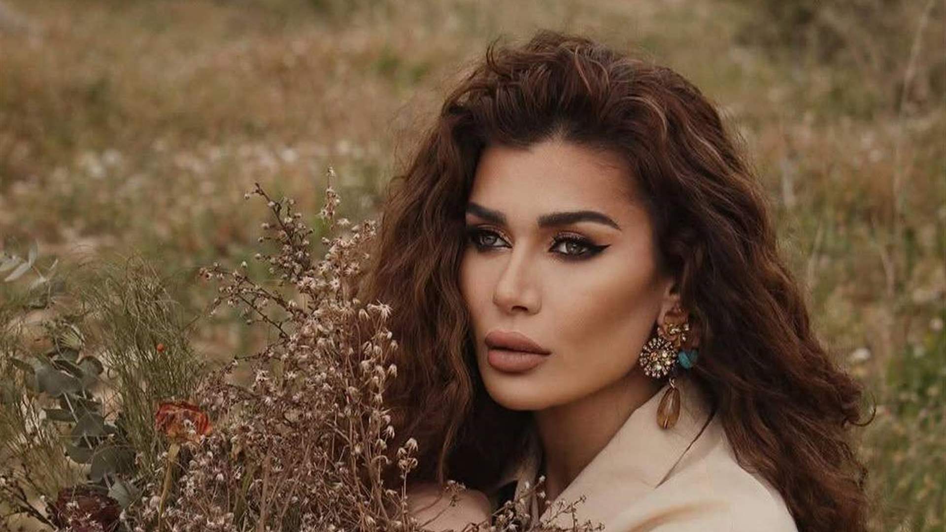 نادين الراسي تروي محاولة احد الاشخاص الاعتداء عليها امام ولديها وما علاقة ذلك بحرمانها منهما؟