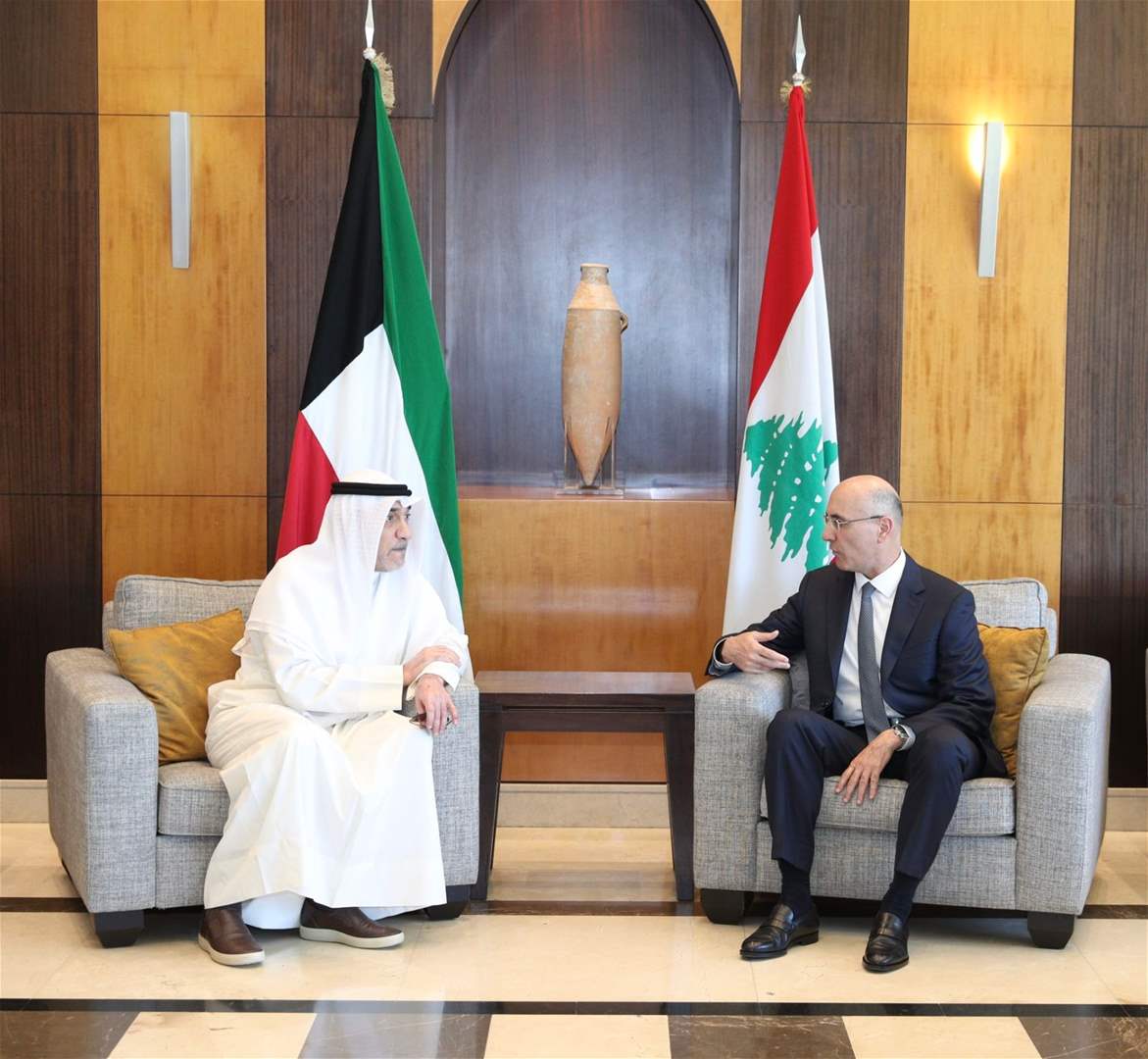 الحجار استقبل الصباح في مطار بيروت 