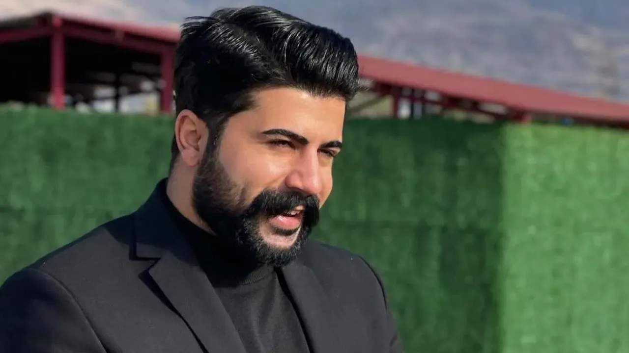 عارض ازياء تركي مشهور يلقى مصرعه امام بناته الثلاث 