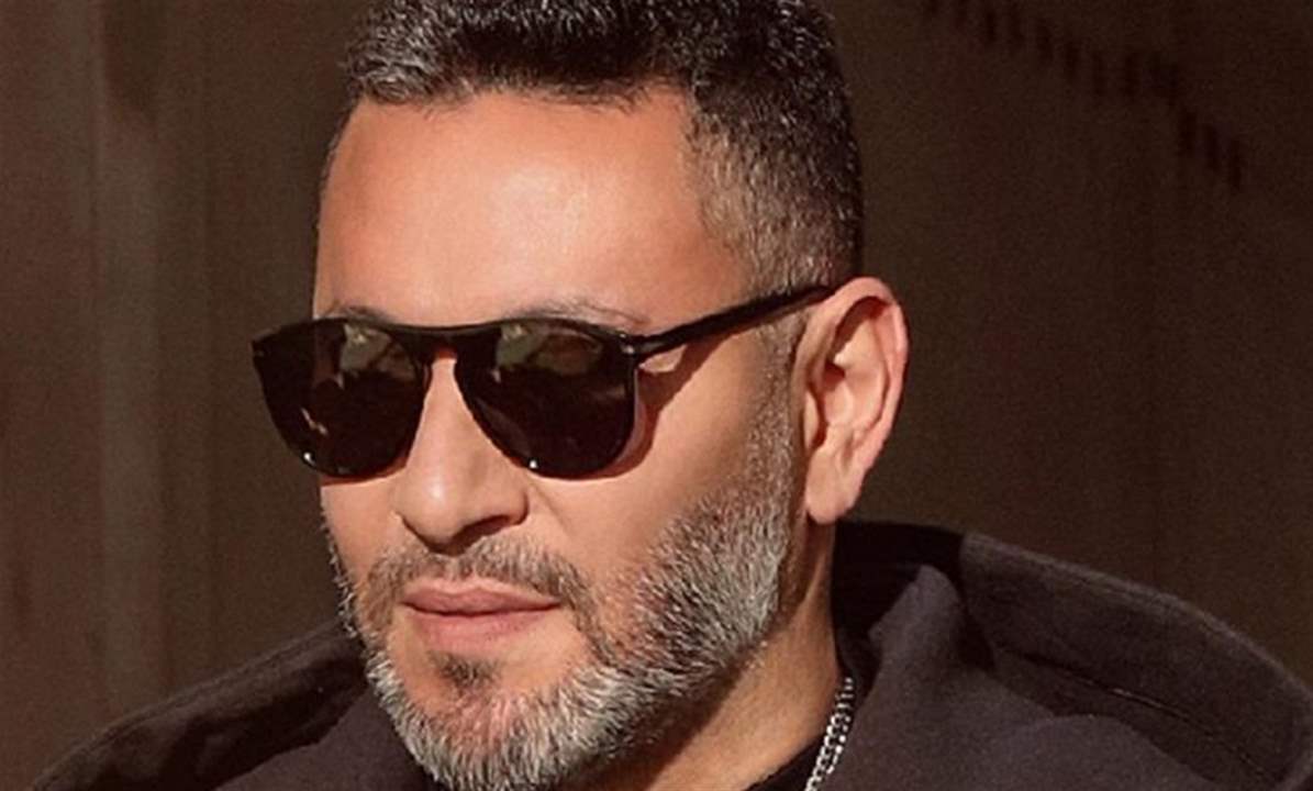 زياد برجي ينهار خلال عزاء شقيقه.. ناصيف زيتون ورحمة رياض وغيرهما يساندونه 