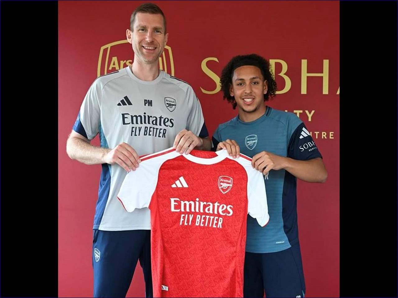 من هو اللاعب المصري الذي انضم لأرسنال؟