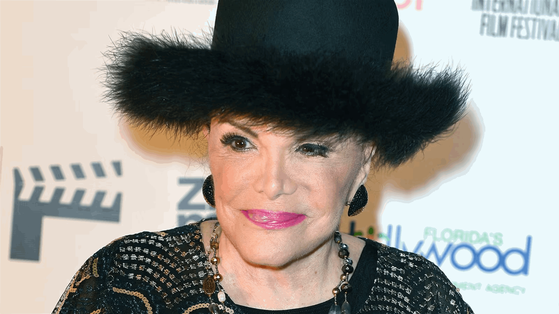 وفاة ايقونة الغناء كوني فرانسيس عن 87 عاما