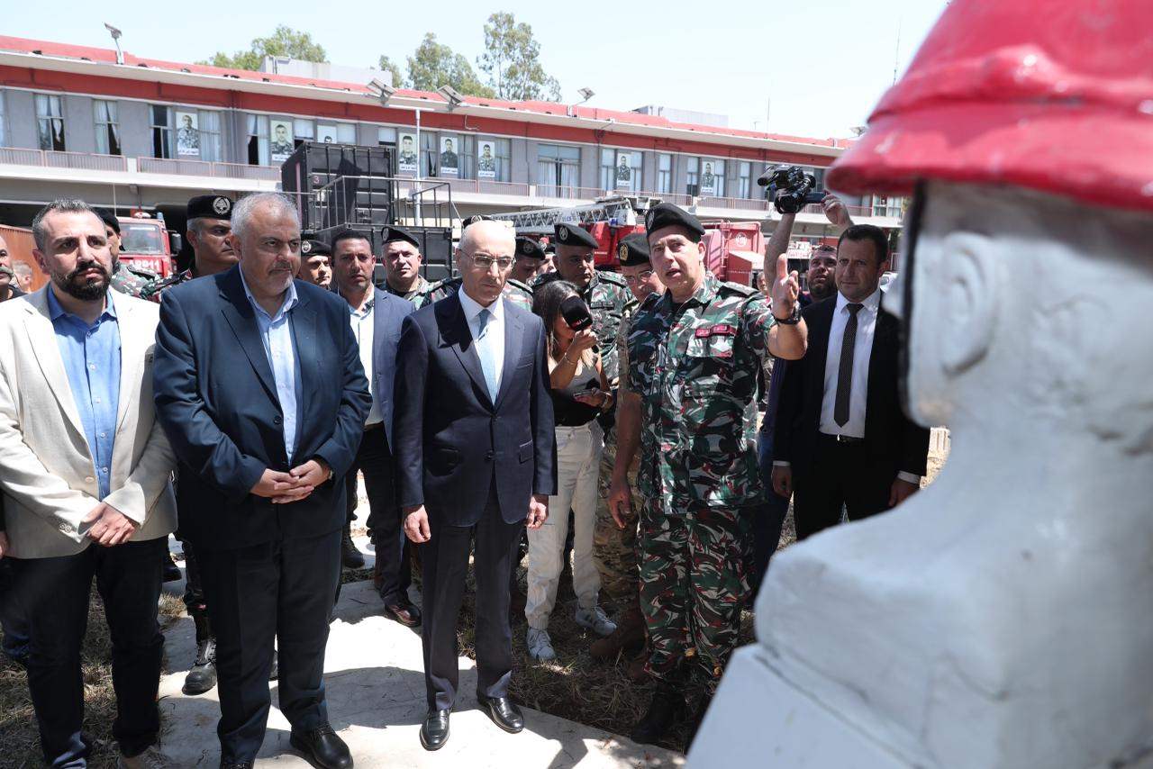 وزير الداخلية لفوج إطفاء بيروت: &quot;معكم!&quot;