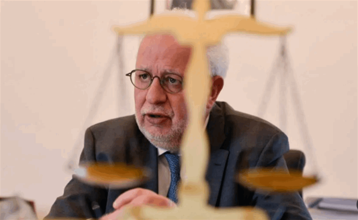 وزير العدل يعود من قلب إجازته .. ما السبب؟