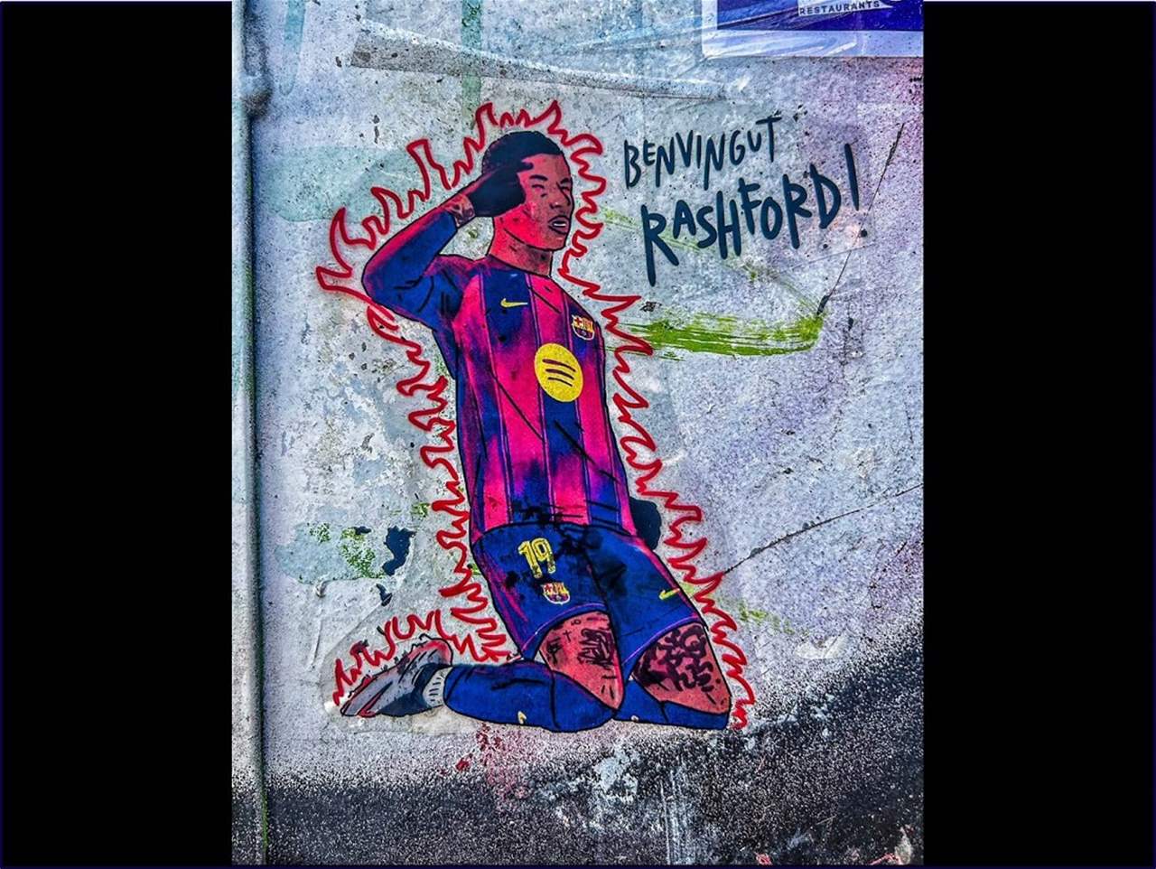 جماهير برشلونة ترحّب براشفورد بجدارية مدهشة 