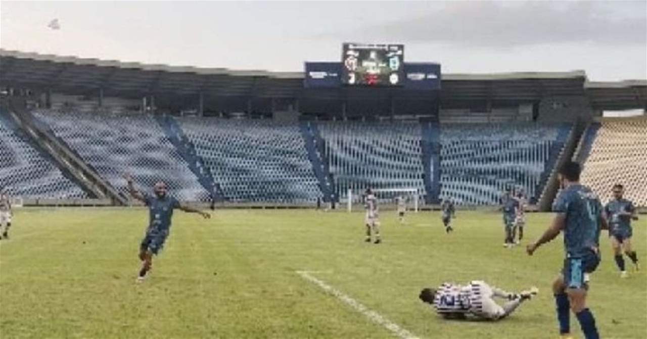 فيديو - &quot;طائرة ورقيّة&quot; كادت تقتل لاعباً
