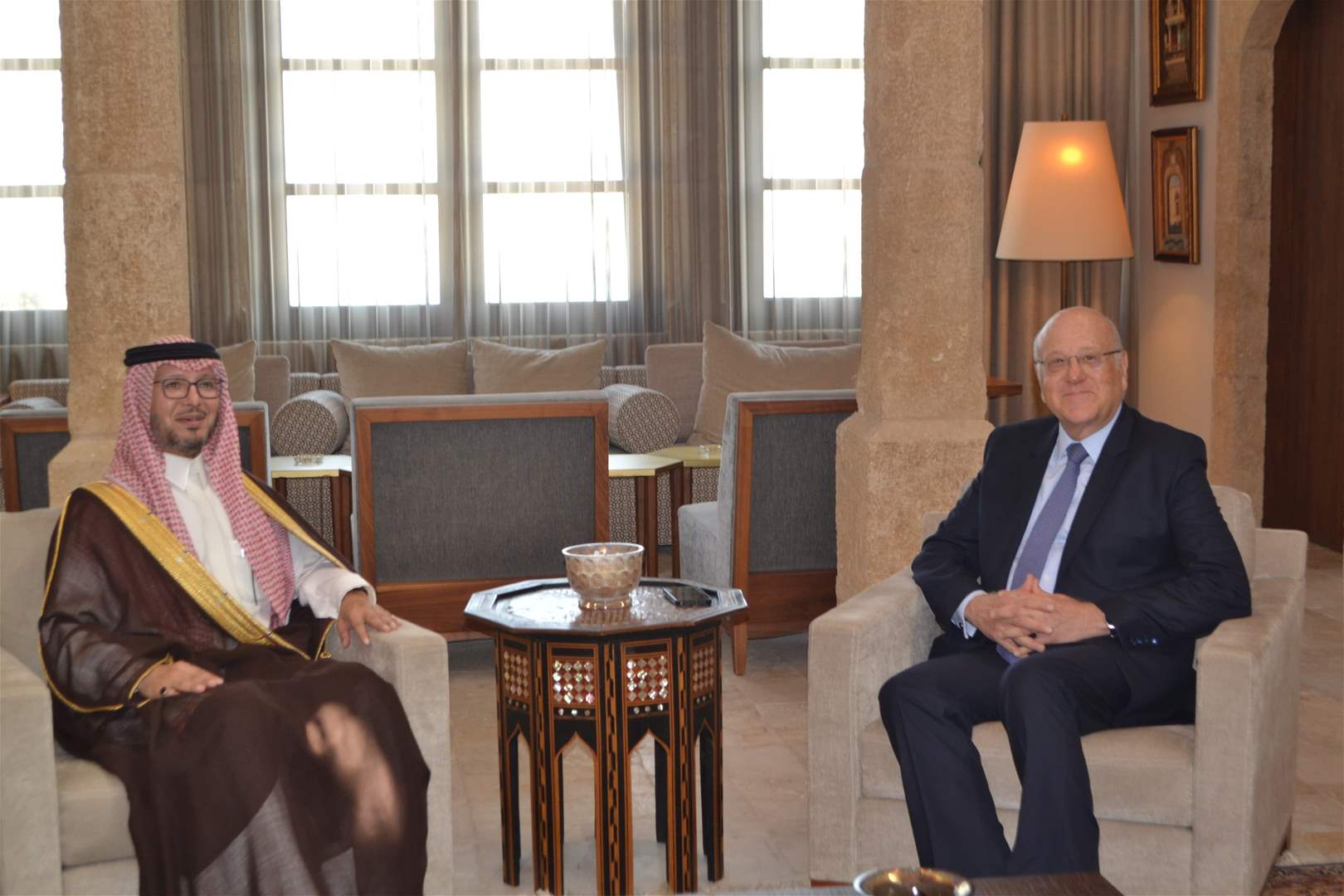 السفير السعودي في لبنان وليد بخاري يجول في طرابلس ويلتقي عدداً من القيادات السياسية والروحية (صور)