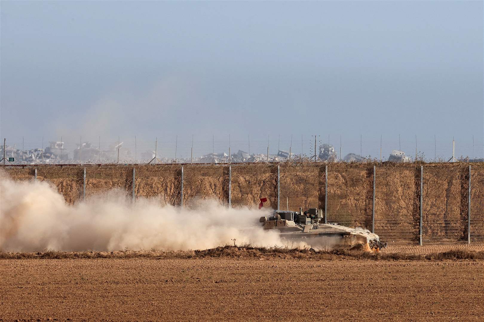 غزة.. الجيش الإسرائيلي يعلن &quot;توقفا تكتيكيا&quot; في مناطق عدة 