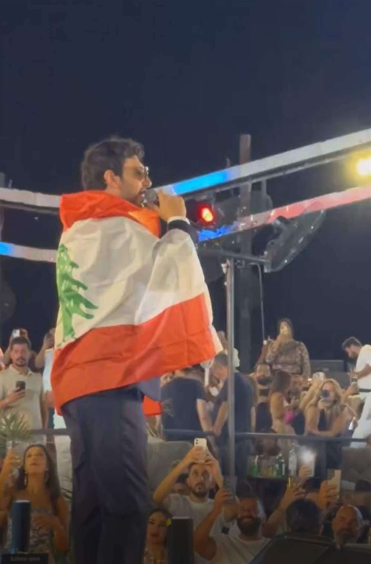 بالفيديو: كيفِك عَ فراقي.. وبالعلم اللبناني 