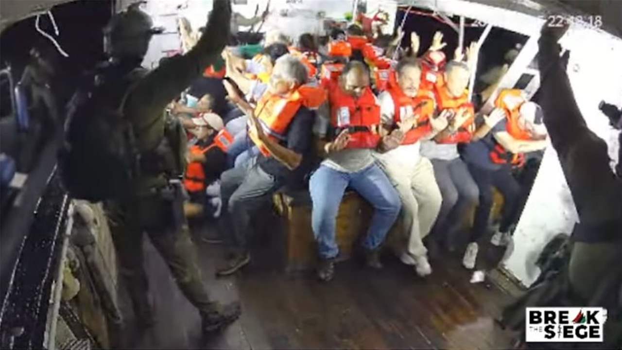 لحظات اقتحام القوات الإسرائيلية لسفينة &quot;حنظلة&quot; 