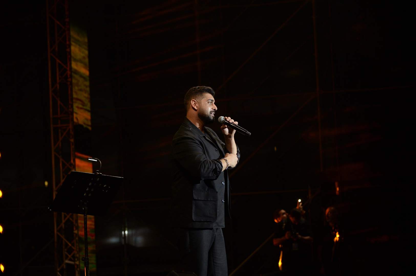 الفنان اللبناني آدم يتألق في حفله الاخير ضمن "اعياد بيروت" 