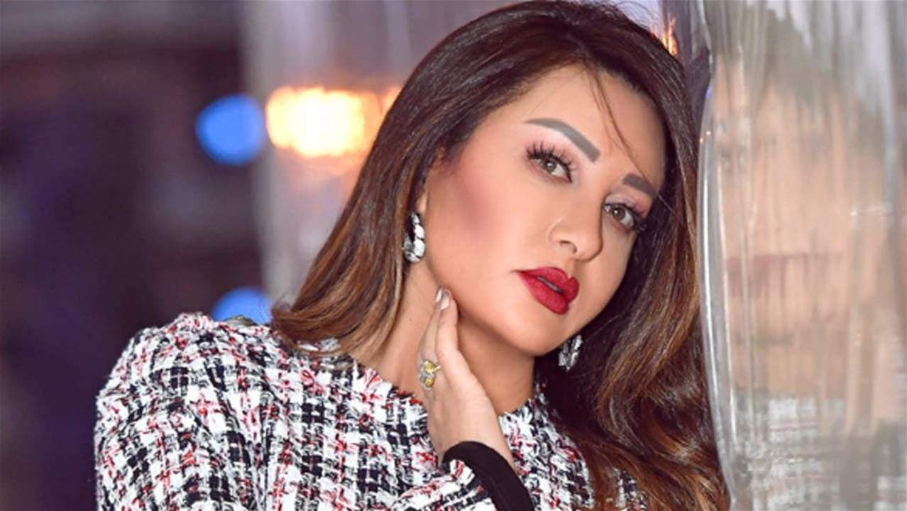 بكاء الفنانة التونسية لطيفة في عزاء زياد الرحباني  