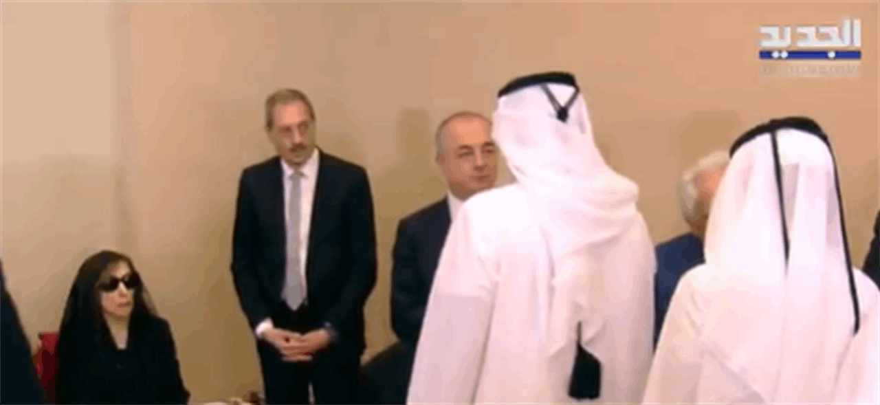 لحظة وصول الوفد القطري لتقديم واجب العزاء بالراحل زياد الرحباني (فيديو)
