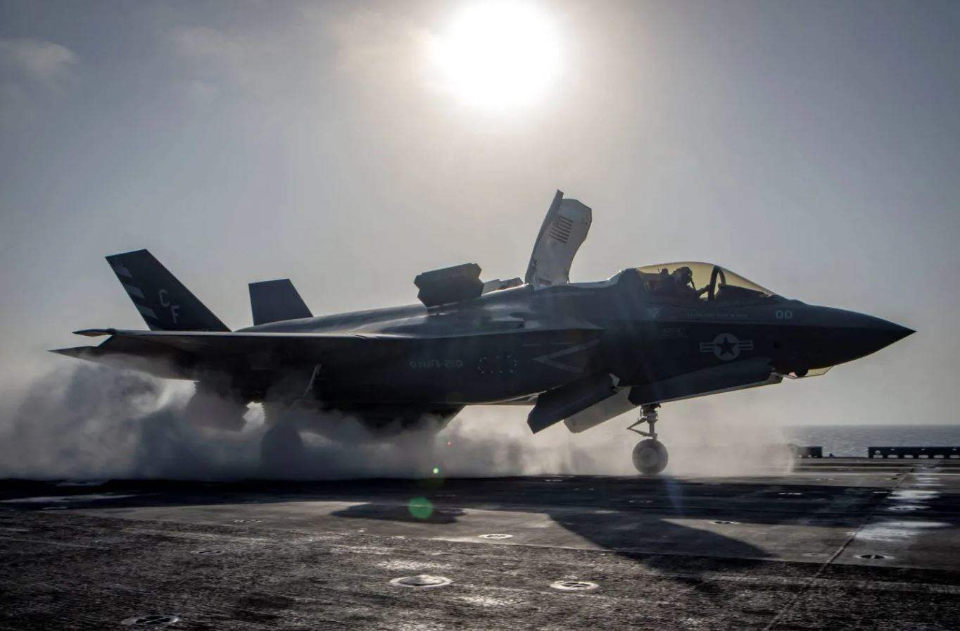 تحطم مقاتلة أميركية &quot;إف - 35&quot; في كاليفورنيا.. ونجاة الطيار