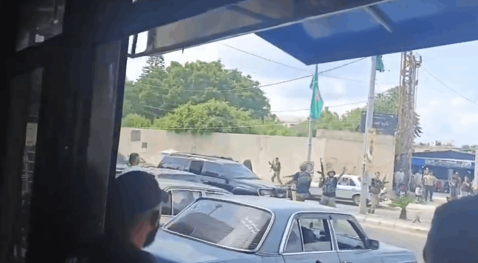 اشتباك مسلح بين الجمارك ومهربي تبغ في صور (فيديو)