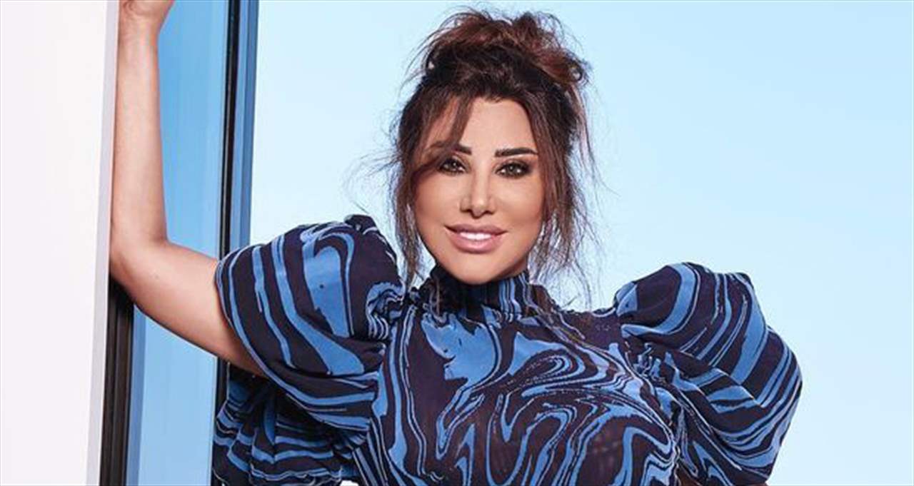 نجوى كرم محمولة على الاكتاف في زفاف ابن شقيقها 