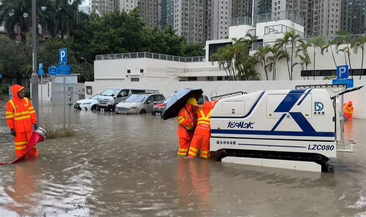 المياه تغمر شوارع هونغ كونغ