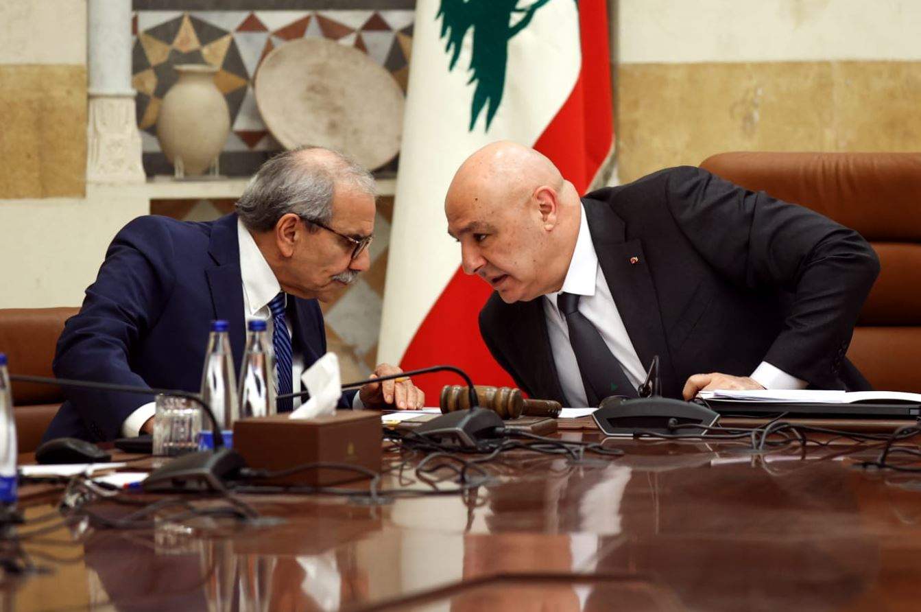 تأجيل البت بـ&quot;حصر السلاح&quot;.. هذا ما حصل داخل مجلس الوزراء  