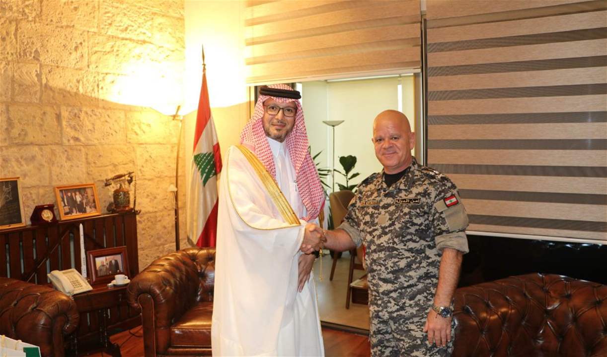 بالصورة: السفير وليد بخاري يزور مدير أمن الدولة 